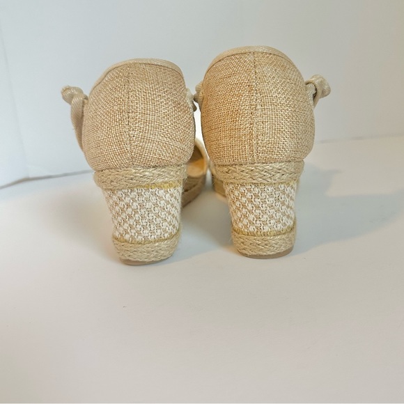 🍓Gomelly Espadrilles Sandal Closed
Toe Heeled Ankle Strap Wedge Heel Beige Sz 6 - Picture 7 of 7